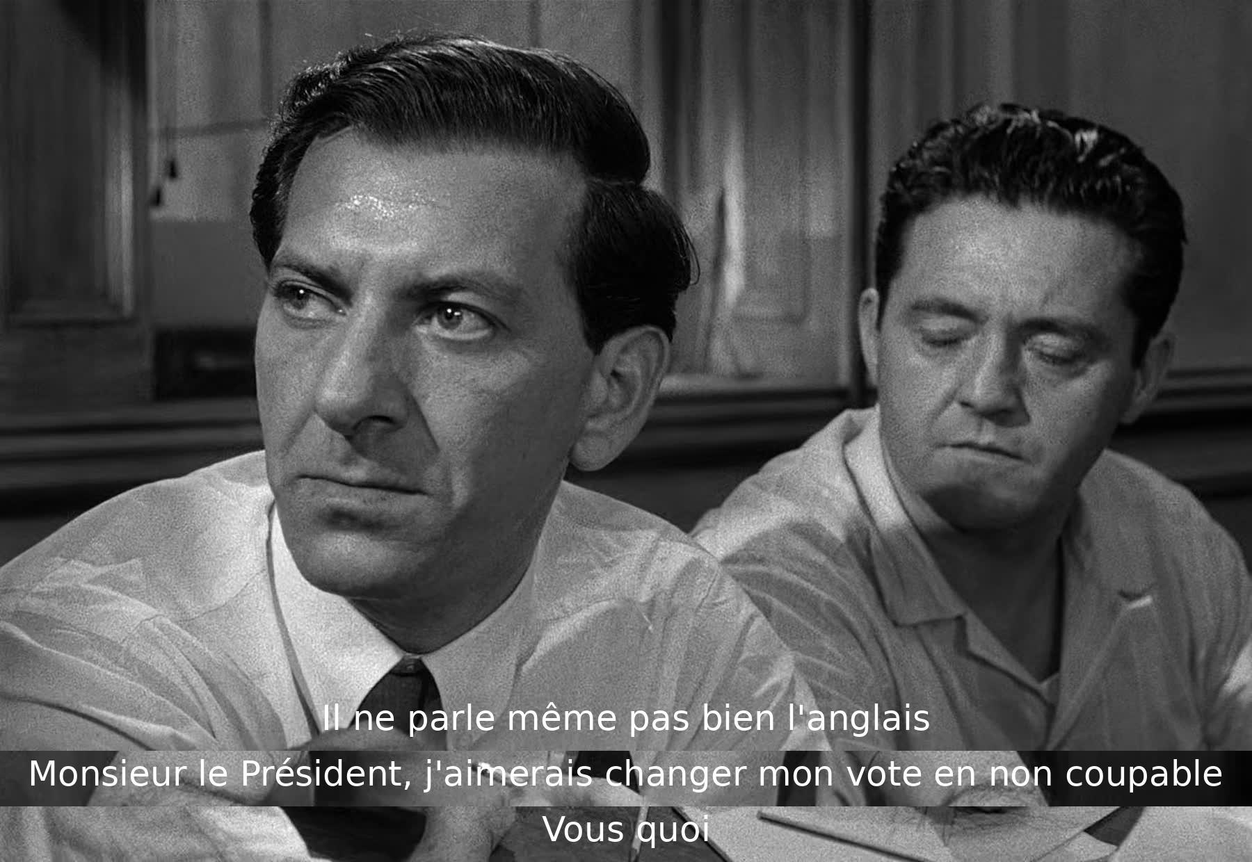 Un juré propose de changer son vote en non coupable, ce qui surprend les autres. Certains expriment des réserves quant à la crédibilité du témoin et la fiabilité des preuves. Un débat animé s'ensuit concernant la justice et la responsabilité de rendre la bonne décision.