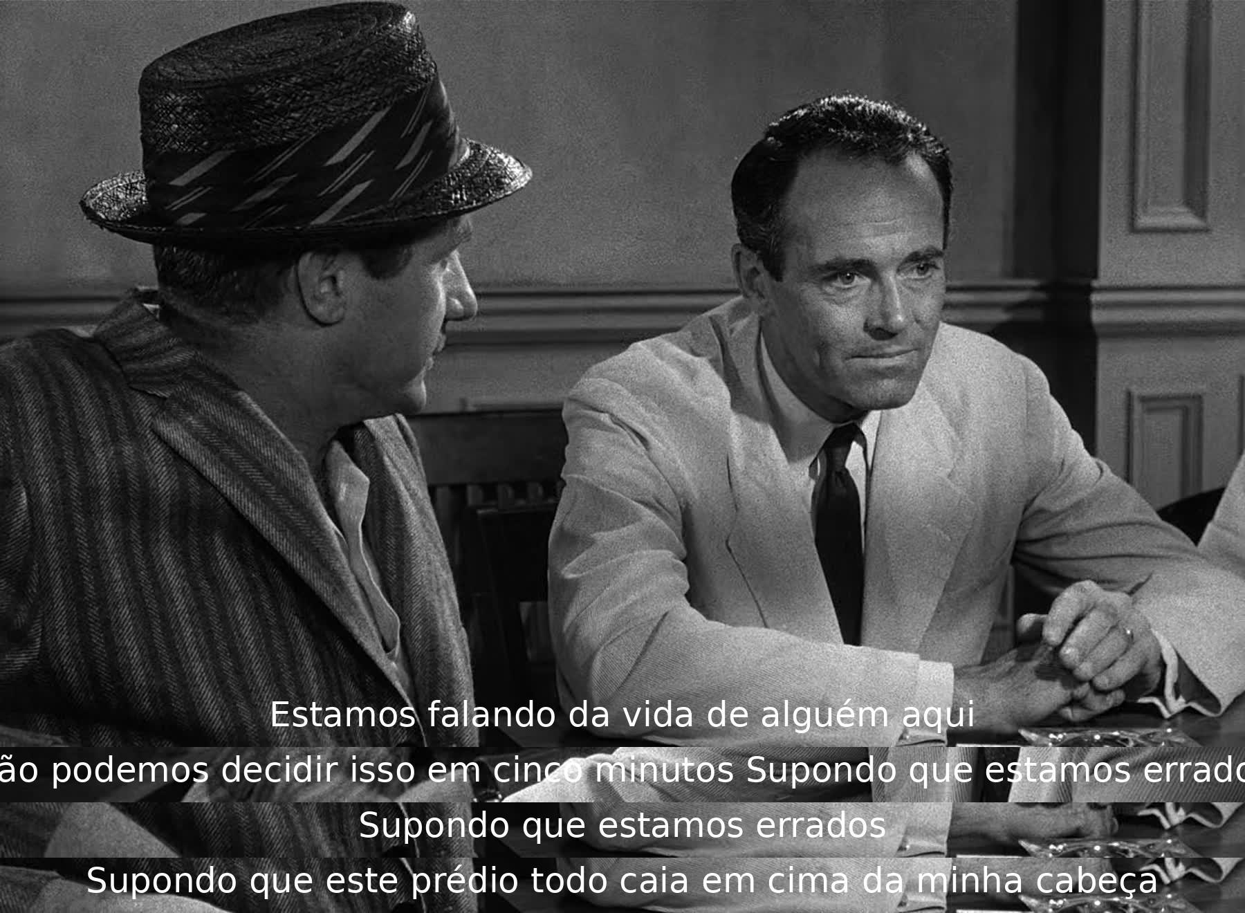 Estão discutindo a importância de dar tempo para considerar todas as evidências antes de tomar uma decisão sobre a vida de alguém. Levantam a possibilidade de estarem errados e expressam a necessidade de um debate justo e cuidadoso antes de chegar a uma conclusão final.