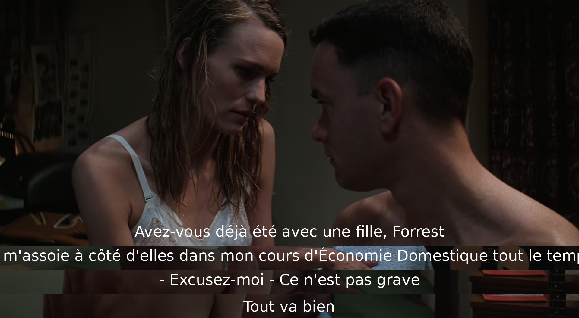 Un personnage demande à Forrest s'il a déjà été avec une fille, et il répond qu'il s'assoit souvent à côté d'elles en classe. Après une gaffe, l'autre personnage le rassure en disant que tout va bien.