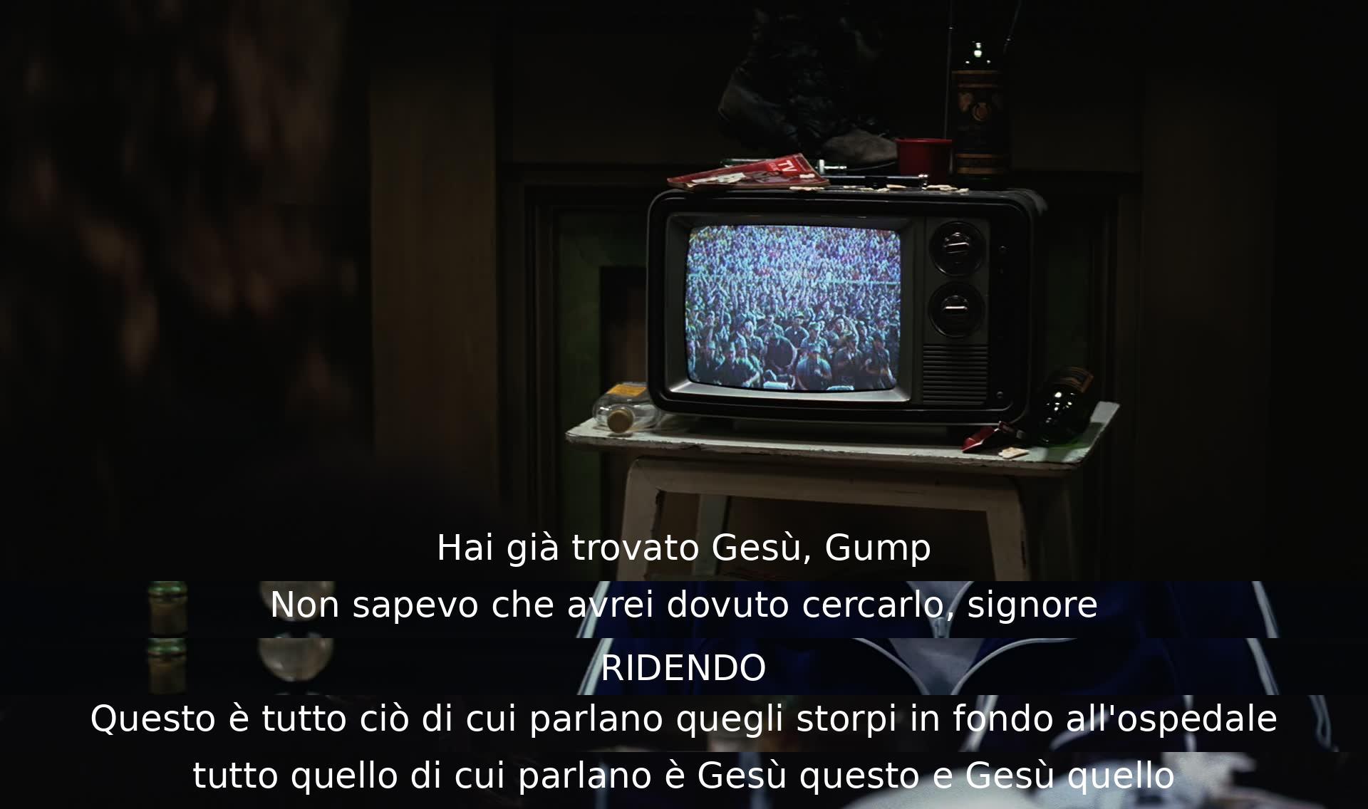 Un personaggio chiede a Forrest se ha trovato Gesù, ma Forrest, scherzando, risponde di non sapere di doverlo cercare. L'interlocutore ride e menziona che gli altri pazienti parlano spesso di Gesù.