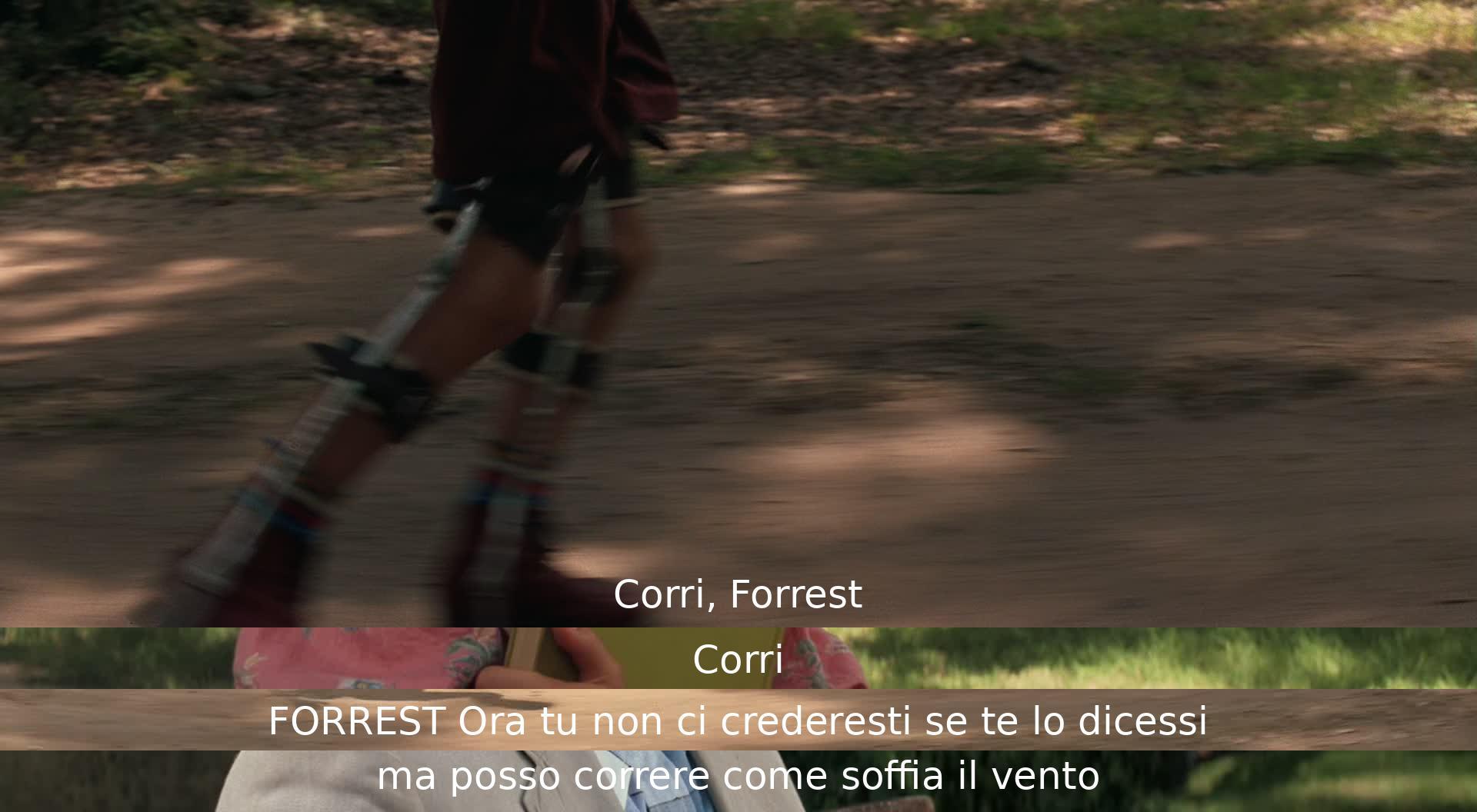 Una persona incoraggia Forrest a correre veloce, e lui rivela che può correre molto veloce come il vento ma non lo direbbe perché sarebbe difficile da credere.