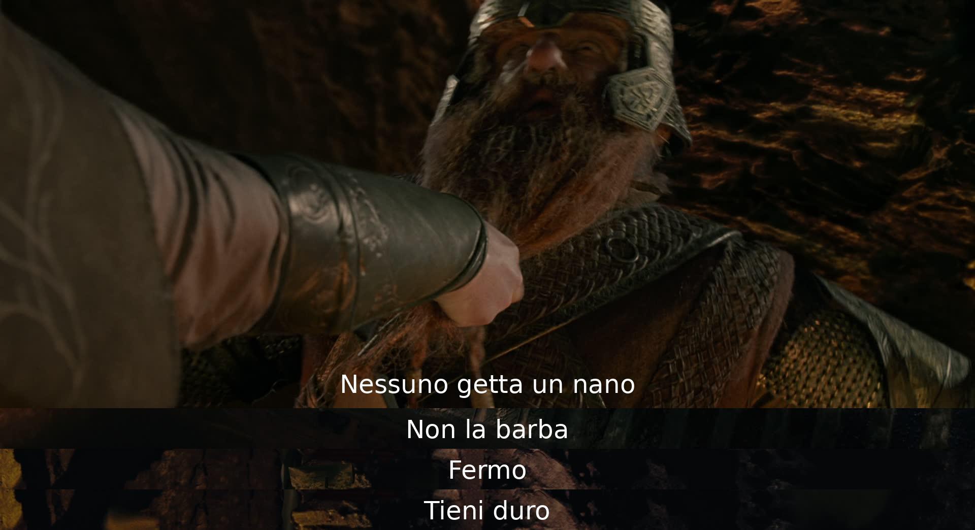 Un personaggio dice "Nessuno getta un nano" e un altro risponde "Non la barba". Poi uno dei personaggi dice "Fermo" e l'altro gli dice "Tieniti stretto". Una scena di tensione e dialogo intenso tra i personaggi.