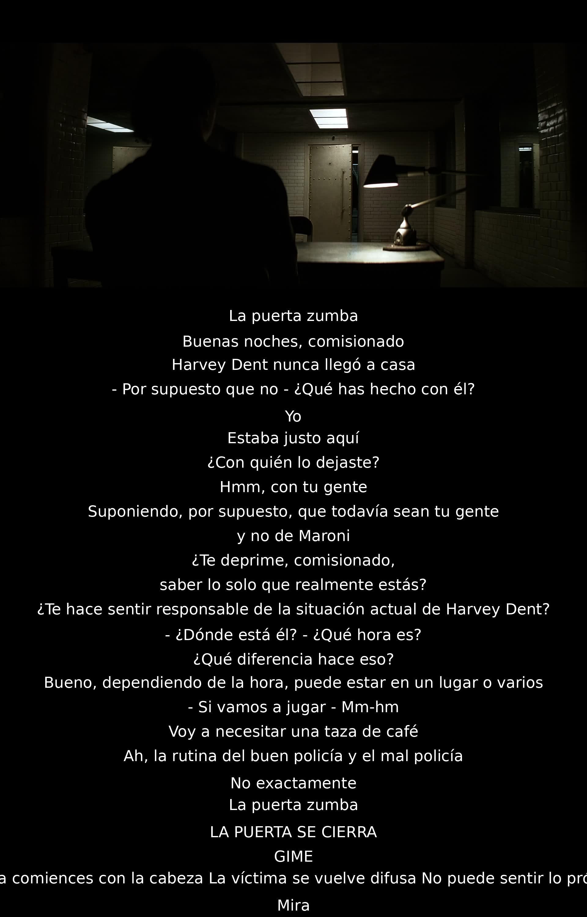 Un sospechoso entra en una habitación con el Comisionado Gordon. Se sugiere que Harvey Dent está desaparecido, y la conversación se convierte en un juego mental distorsionado de preguntas y respuestas. El sospechoso demuestra su control y manipulación. La escena culmina en una posible tortura.